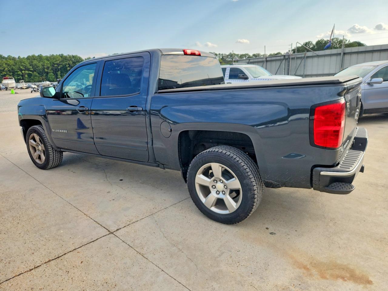 2017 CHEVROLET SILVERADO C1500 LT — снимка 2
