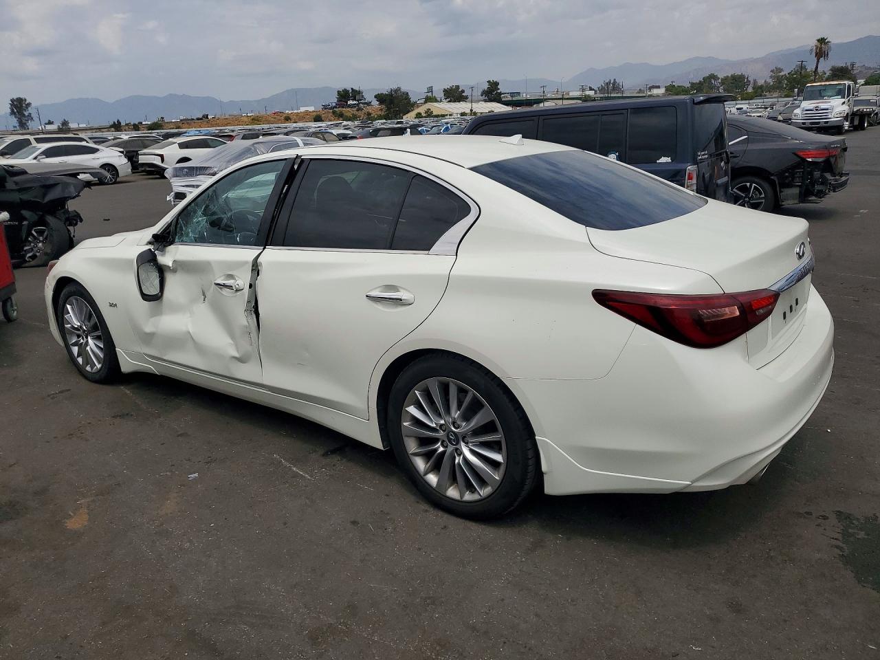 2019 INFINITI Q50 3.0T LUXE — снимка 2