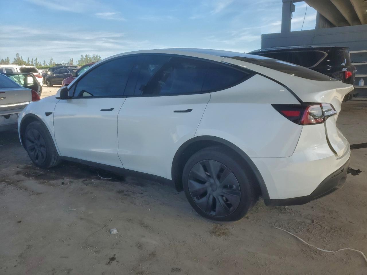 2025 TESLA MODEL Y — снимка 2