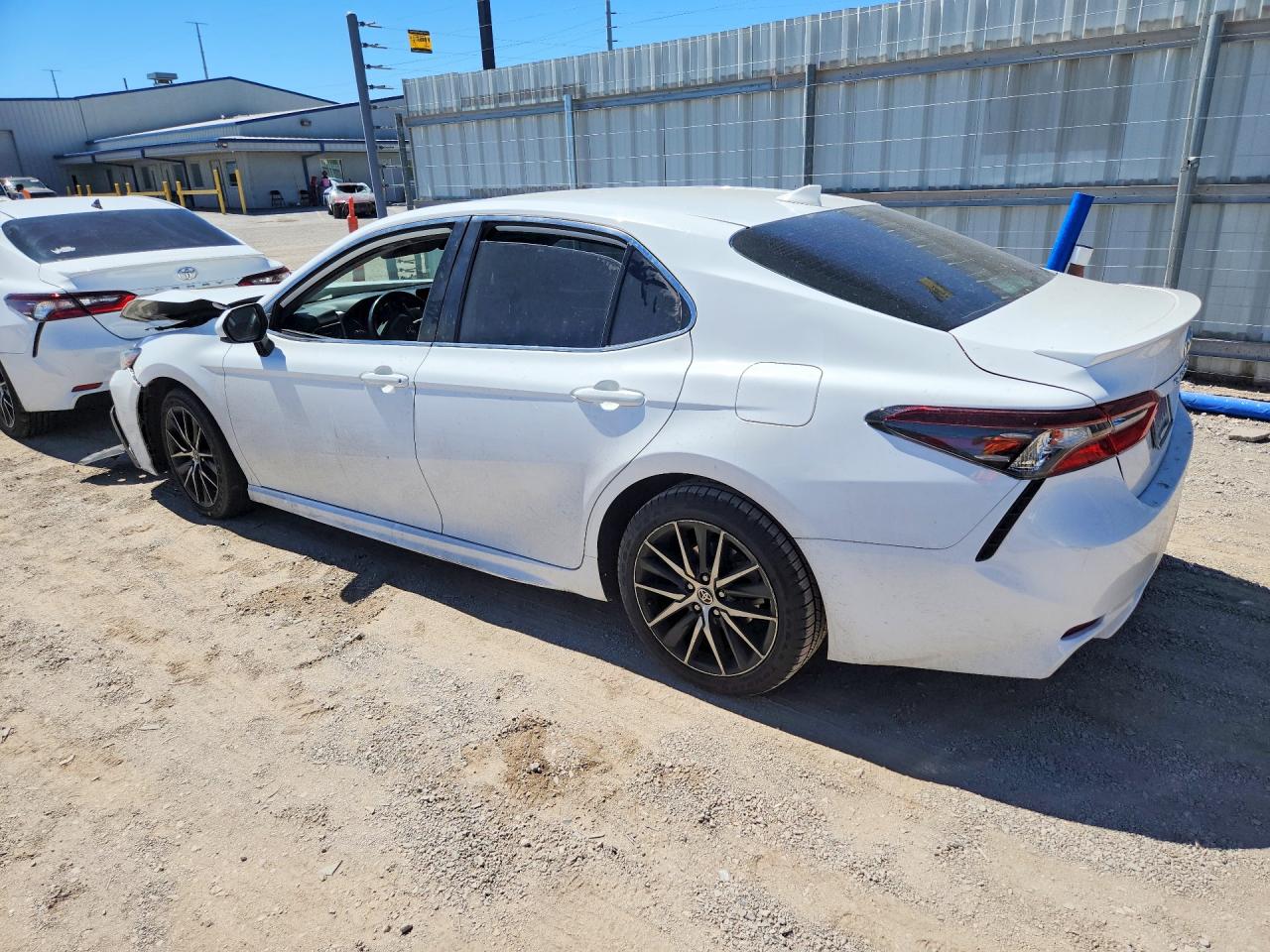 2021 TOYOTA CAMRY SE — снимка 2
