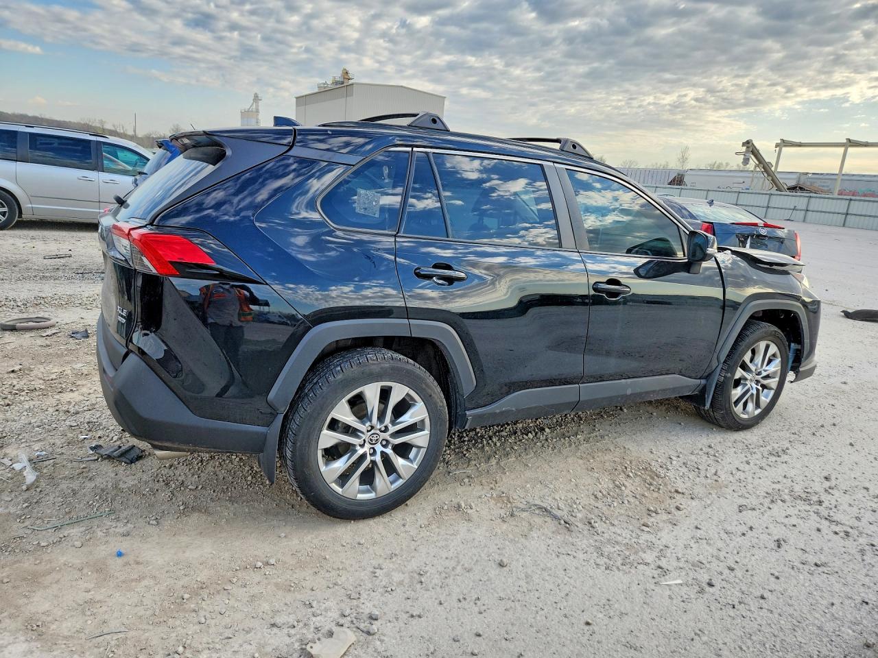 2021 TOYOTA RAV4 — снимка 3