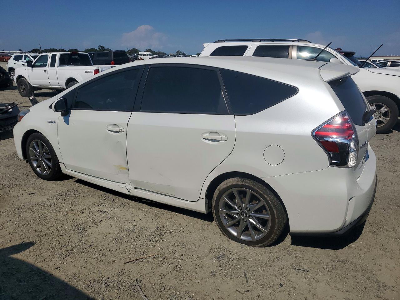 2015 TOYOTA PRIUS V FIVE — снимка 2