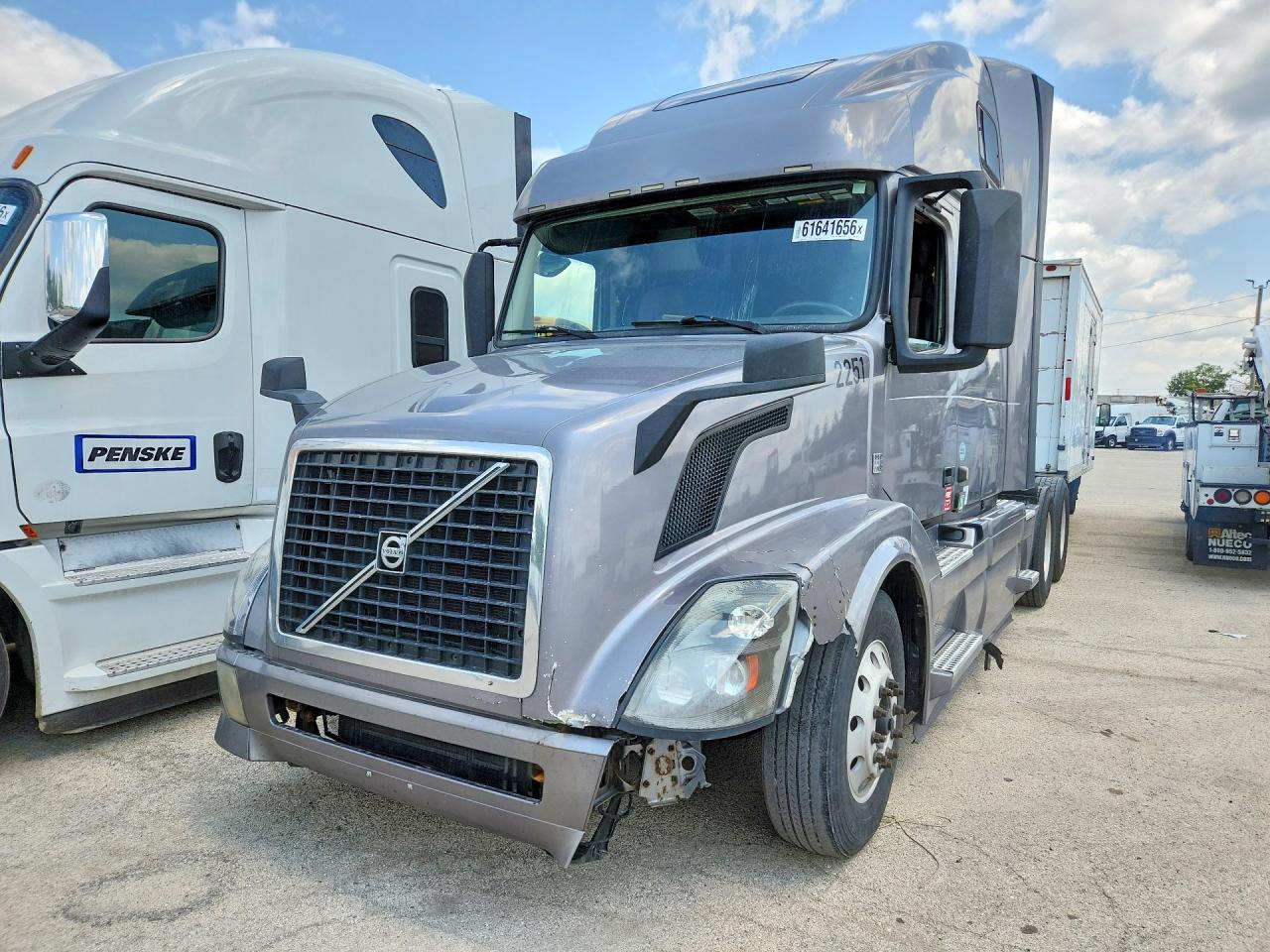 2015 VOLVO VNL 670