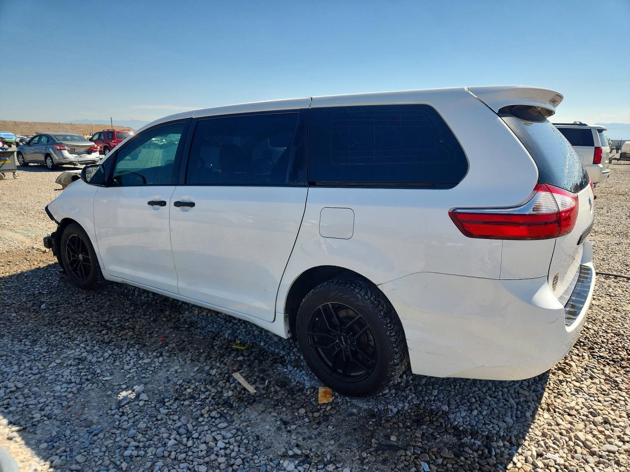 2017 TOYOTA SIENNA L 7-PASSENGER — снимка 2