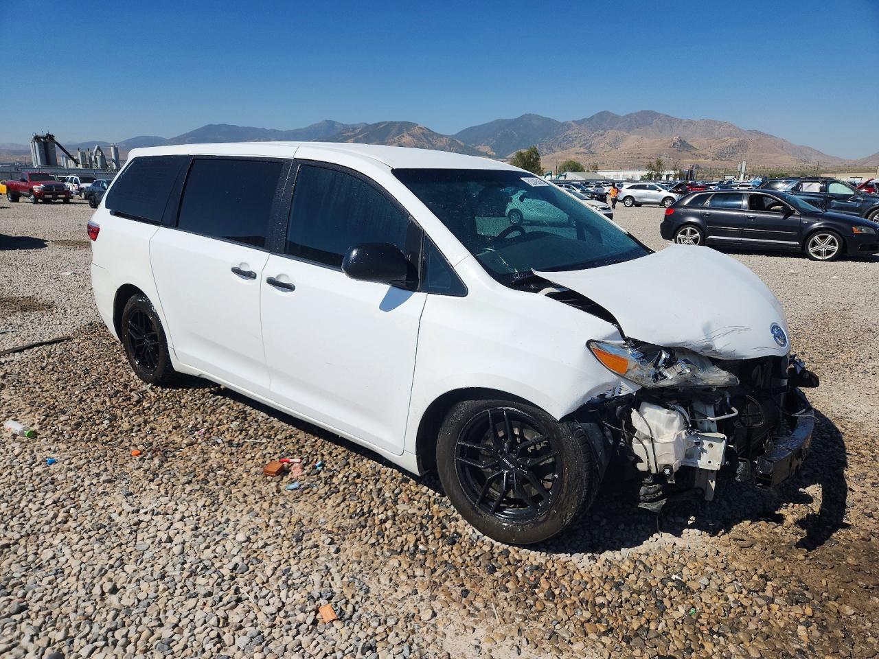2017 TOYOTA SIENNA L 7-PASSENGER — снимка 4