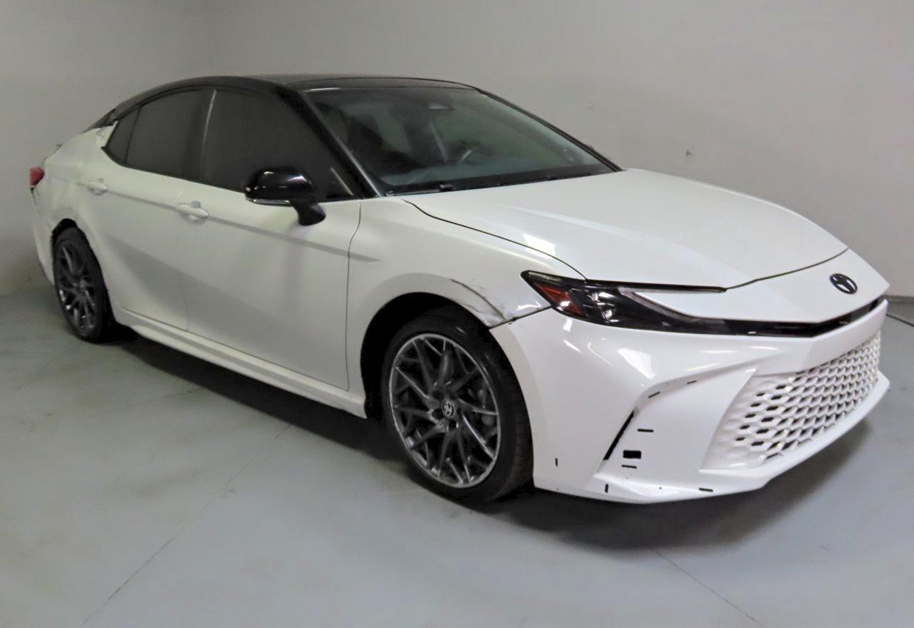 2025 TOYOTA CAMRY XSE