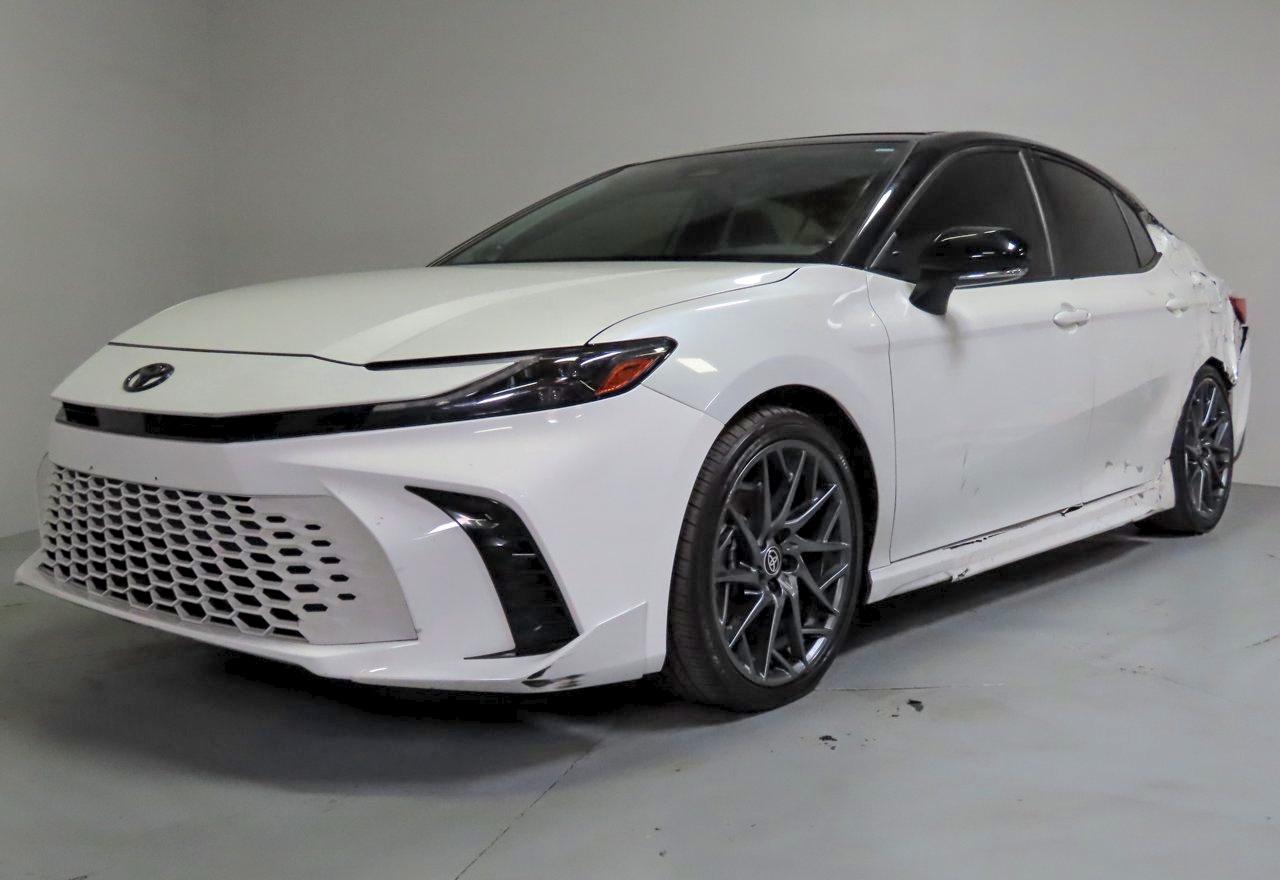 2025 TOYOTA CAMRY XSE — снимка 2