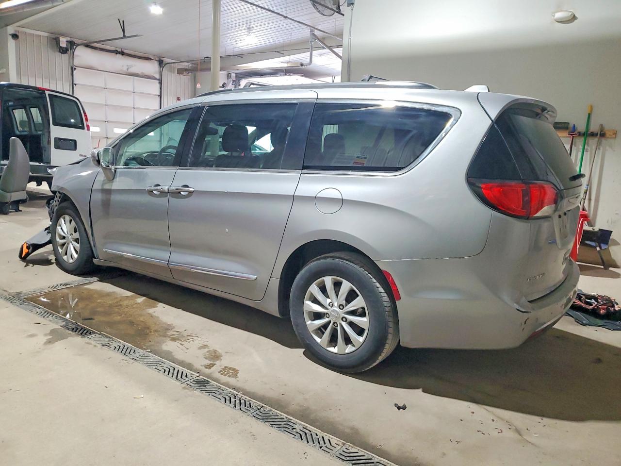 2017 CHRYSLER PACIFICA TOURING L — снимка 2