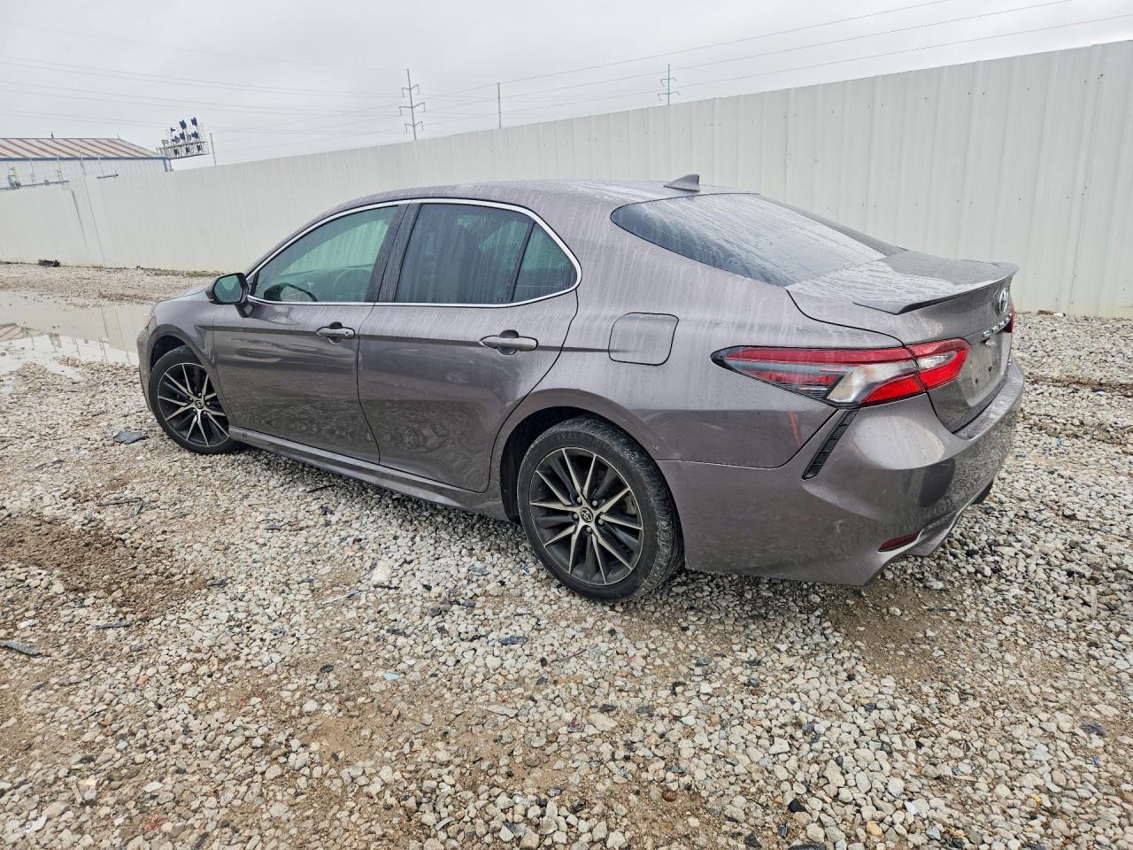 2021 TOYOTA CAMRY SE — снимка 2