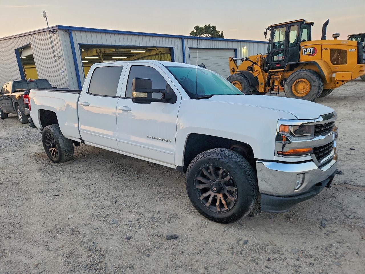 2017 CHEVROLET SILVERADO K1500 LT — снимка 4