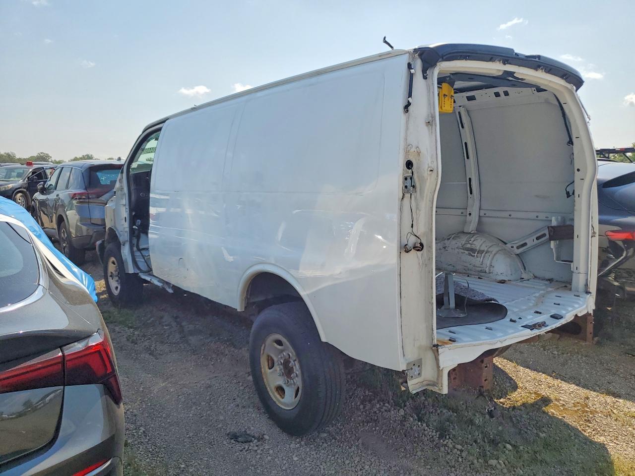 2017 CHEVROLET EXPRESS G2500 — снимка 2