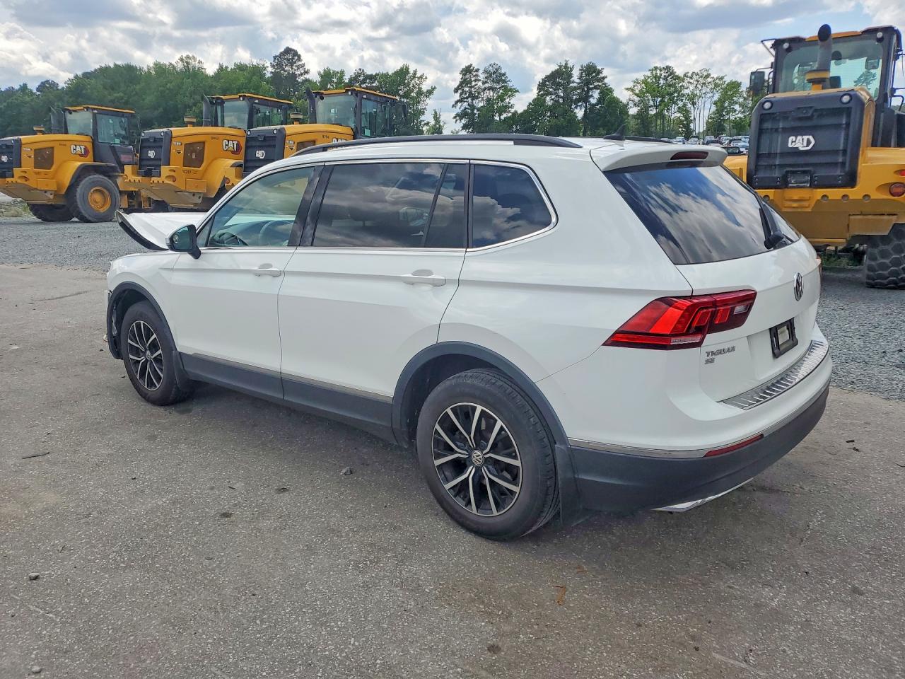 2021 VOLKSWAGEN TIGUAN SE — снимка 2
