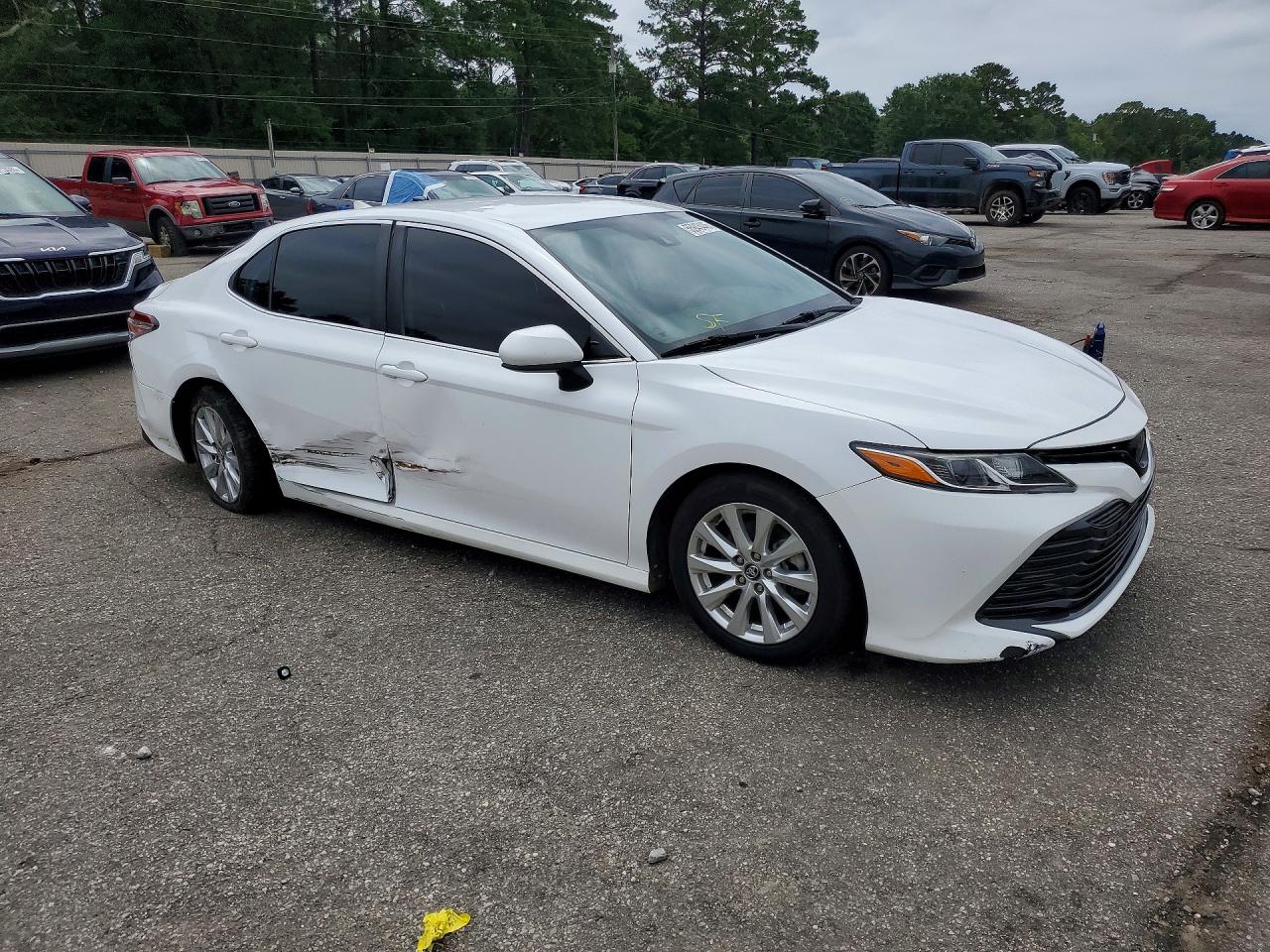 2019 TOYOTA CAMRY LE — снимка 4