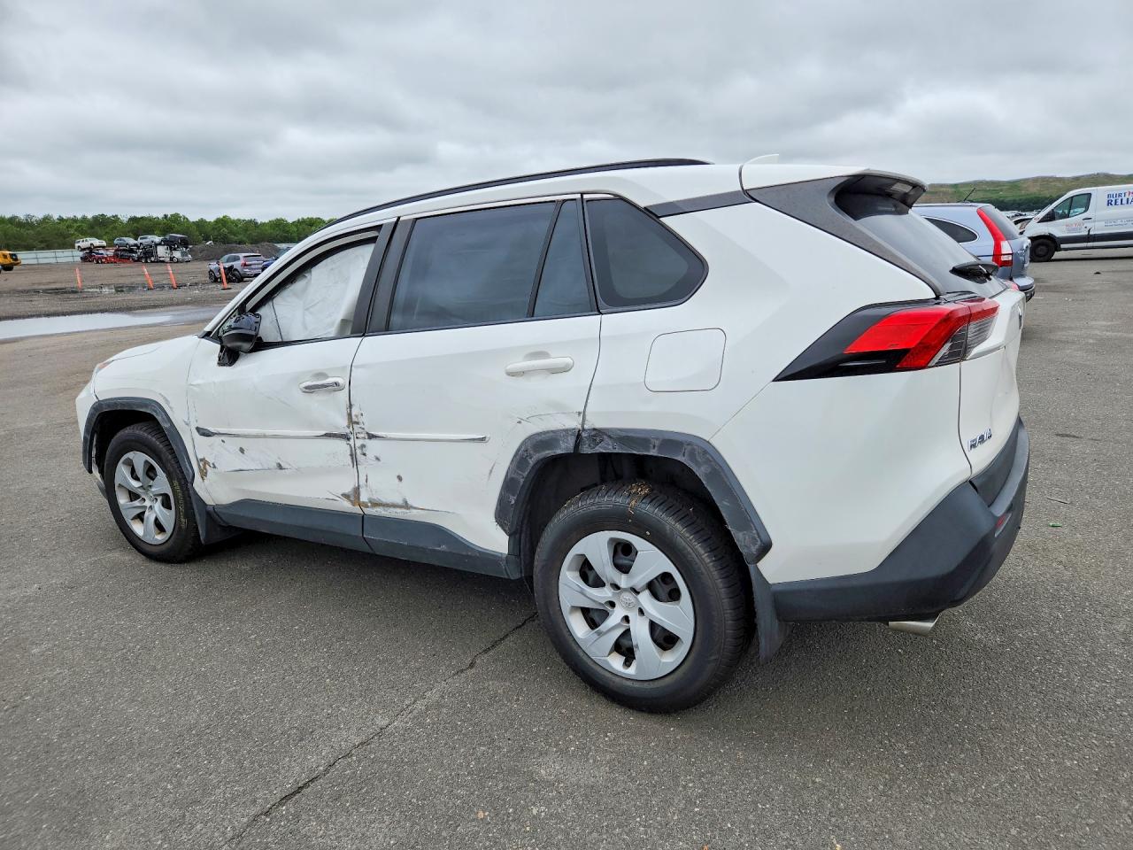 2019 TOYOTA RAV4 LE — снимка 2