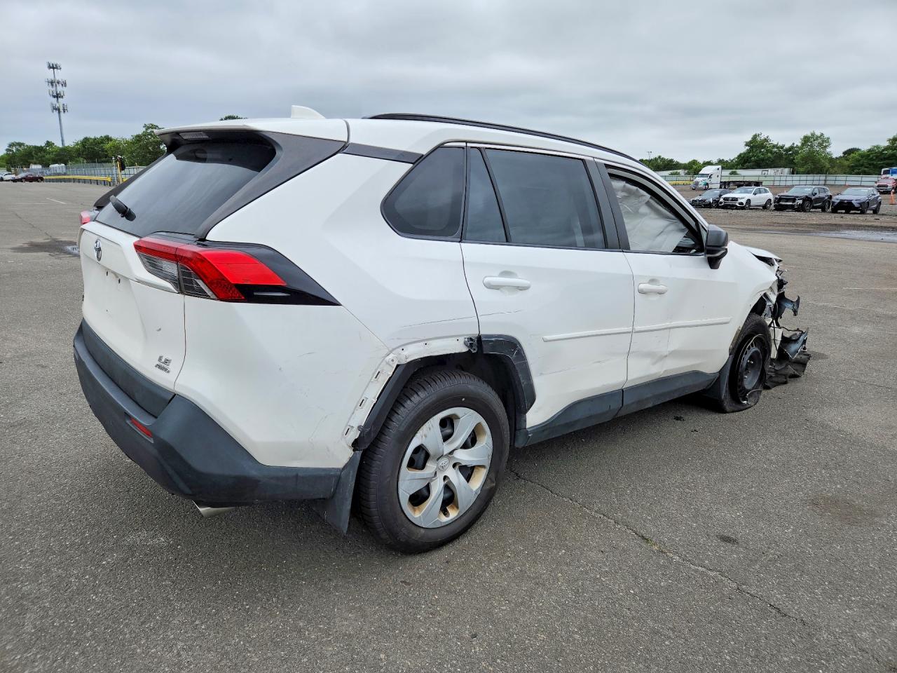 2019 TOYOTA RAV4 LE — снимка 3