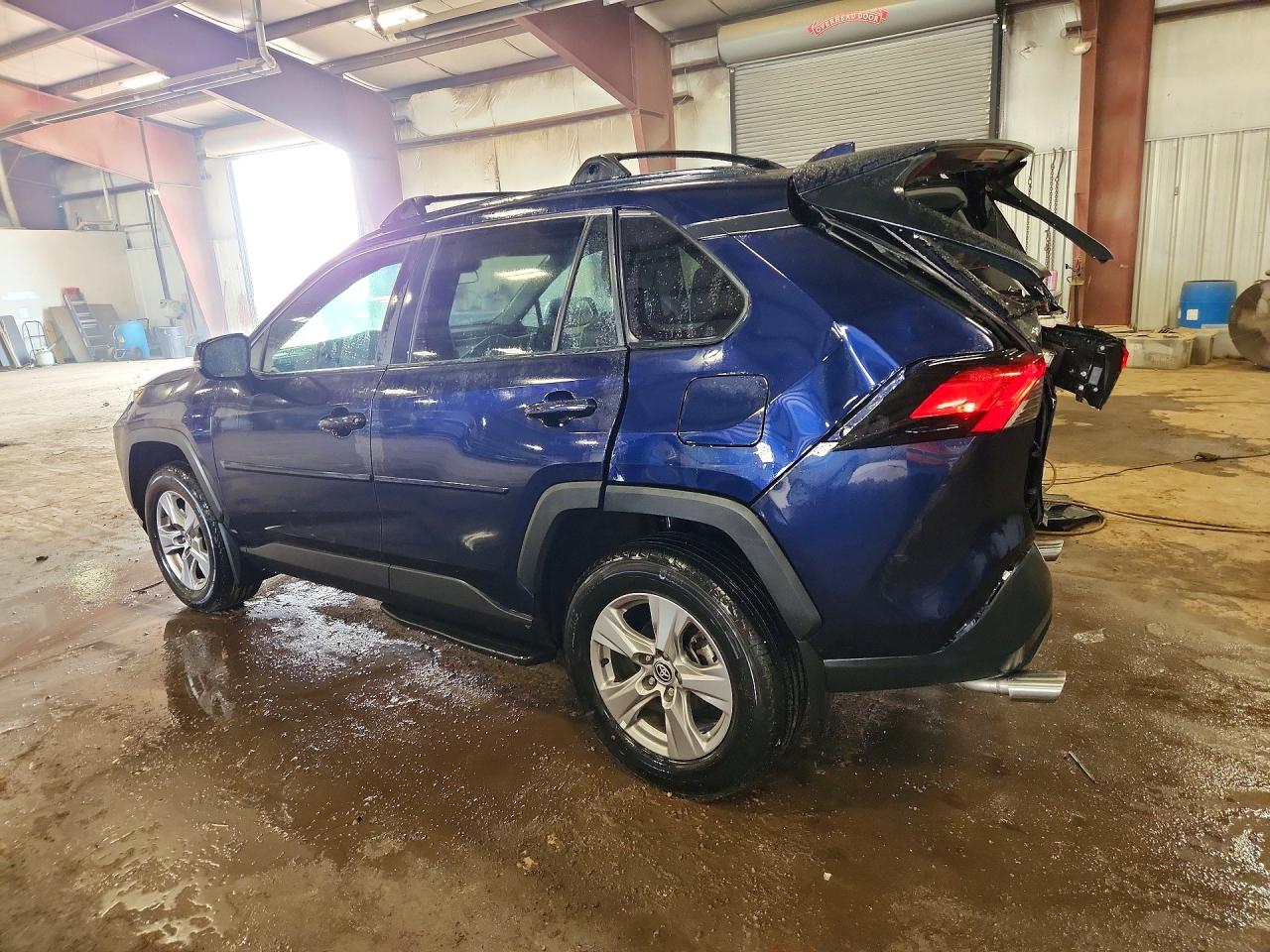 2025 TOYOTA RAV4 XLE — снимка 2