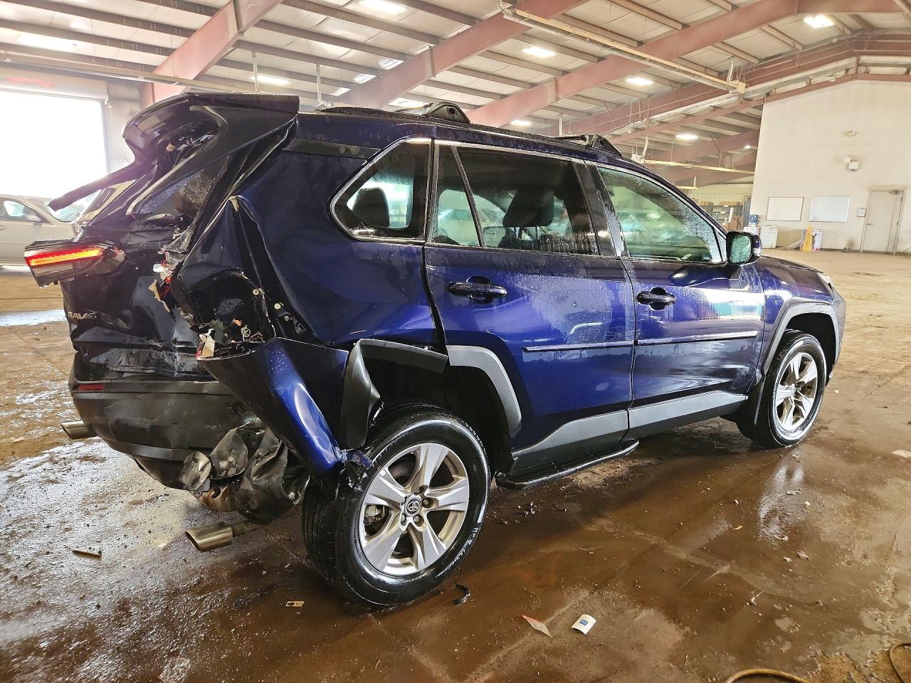 2025 TOYOTA RAV4 XLE — снимка 3