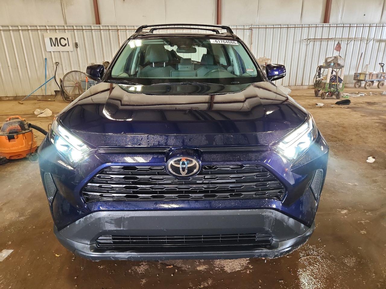 2025 TOYOTA RAV4 XLE — снимка 5