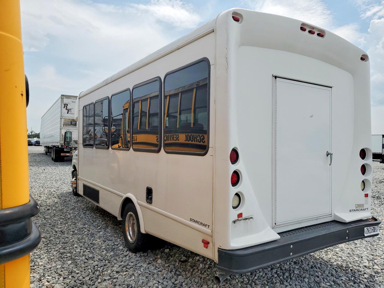 2016 FORD E450 — снимка 2