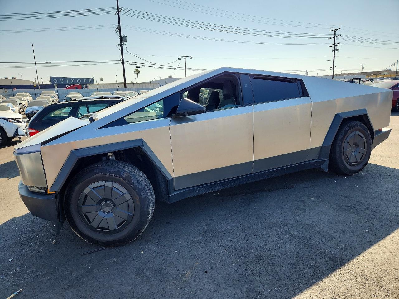 2025 TESLA CYBERTRUCK