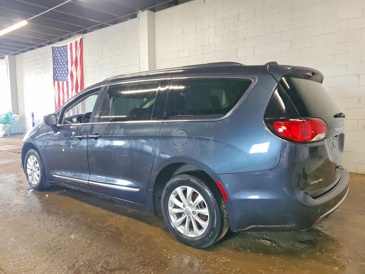 2020 CHRYSLER PACIFICA TOURING L — снимка 2