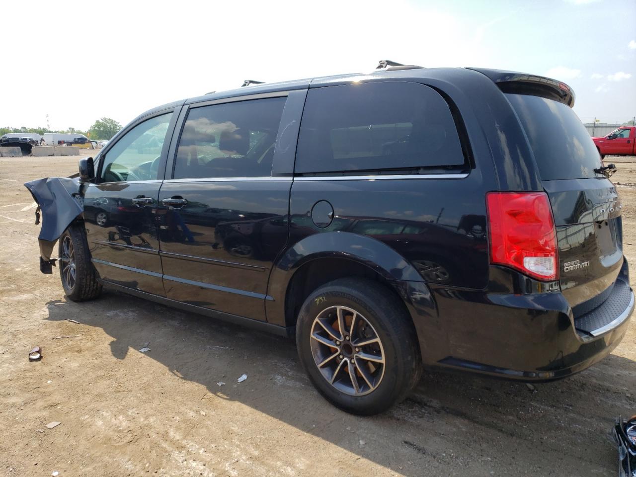 2017 DODGE GRAND CARAVAN SXT — снимка 2