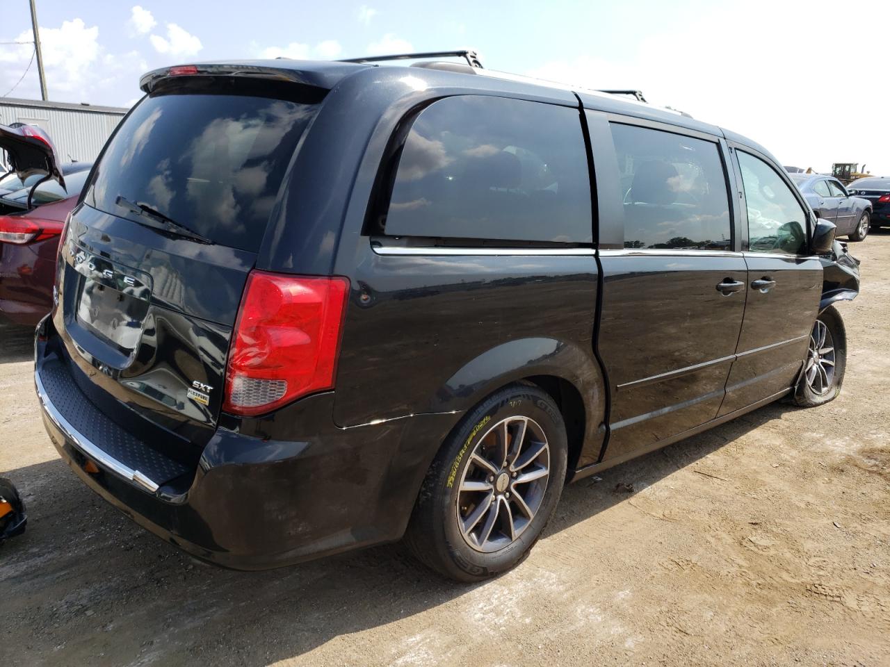 2017 DODGE GRAND CARAVAN SXT — снимка 3
