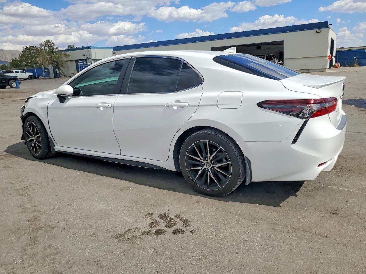 2023 TOYOTA CAMRY SE — снимка 2
