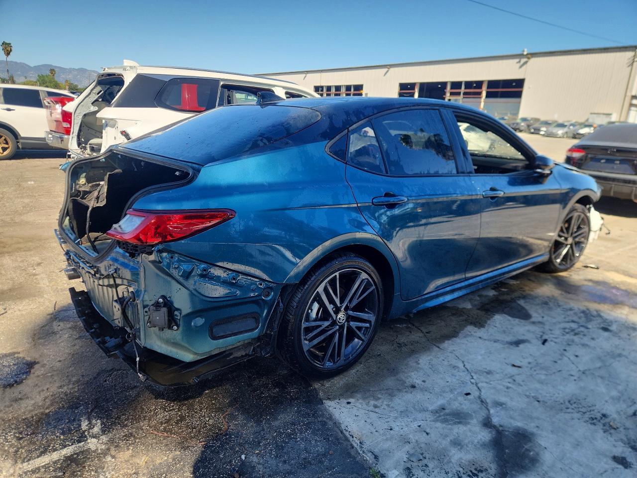 2025 TOYOTA CAMRY XSE — снимка 3