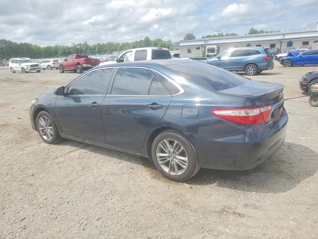 2017 TOYOTA CAMRY SE — снимка 2