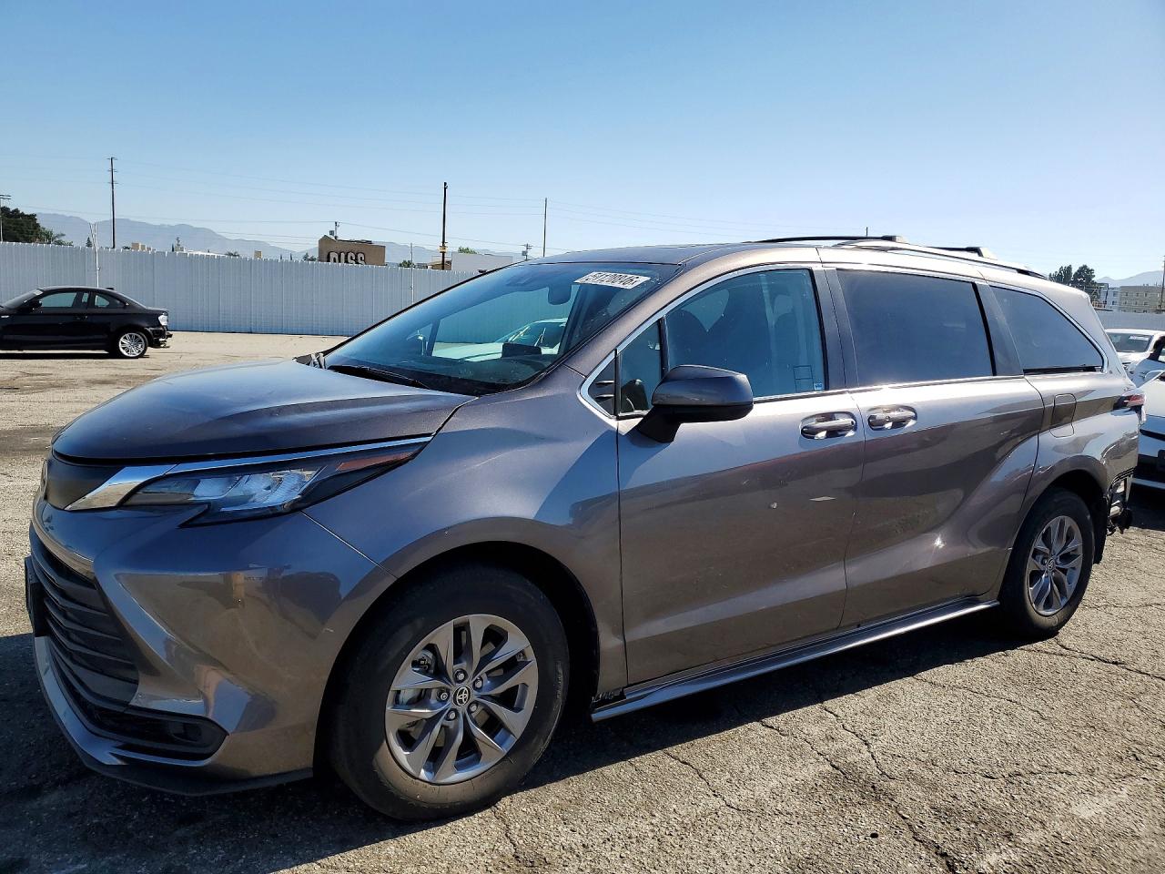 2023 TOYOTA SIENNA LE