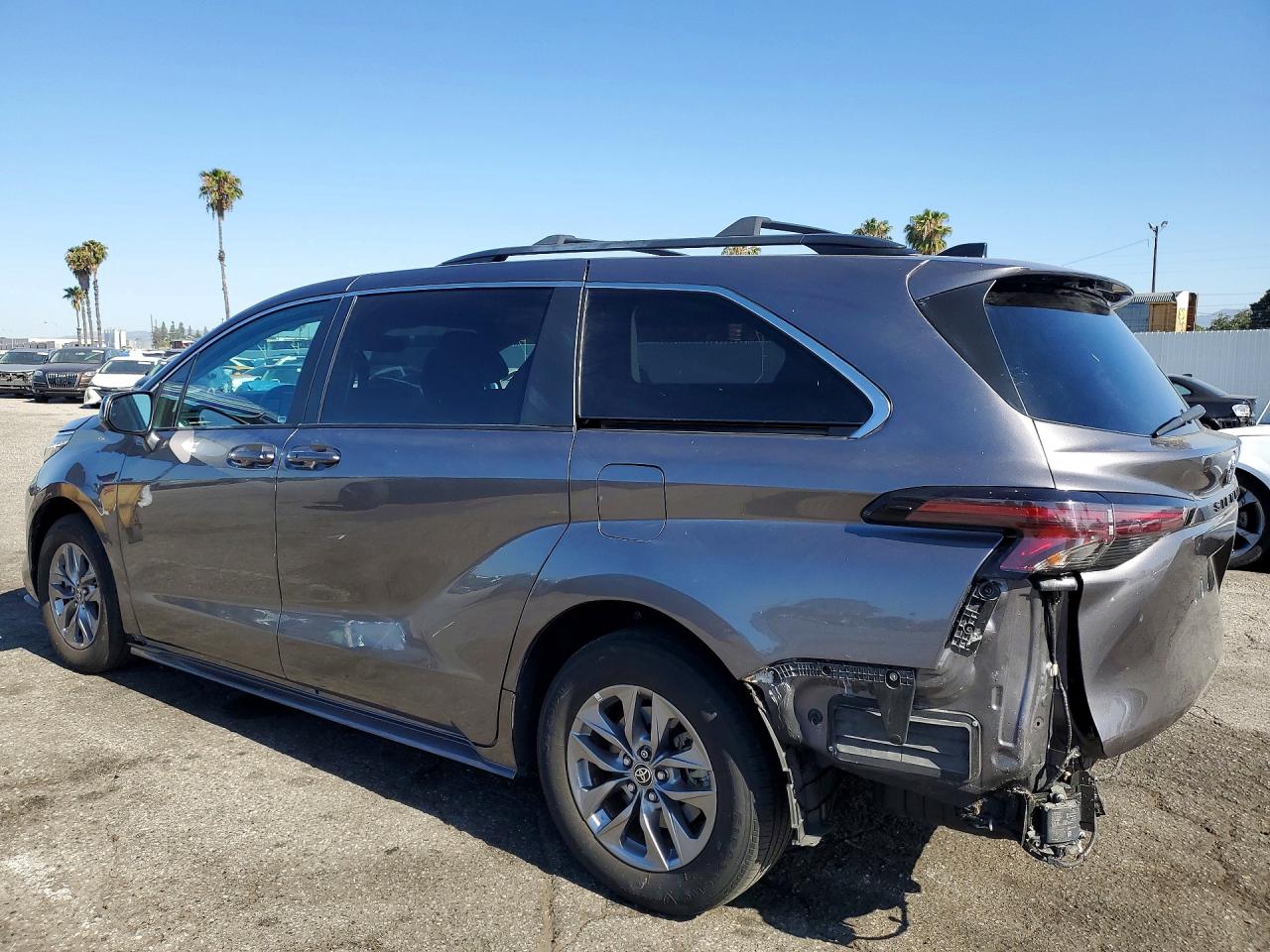 2023 TOYOTA SIENNA LE — снимка 2