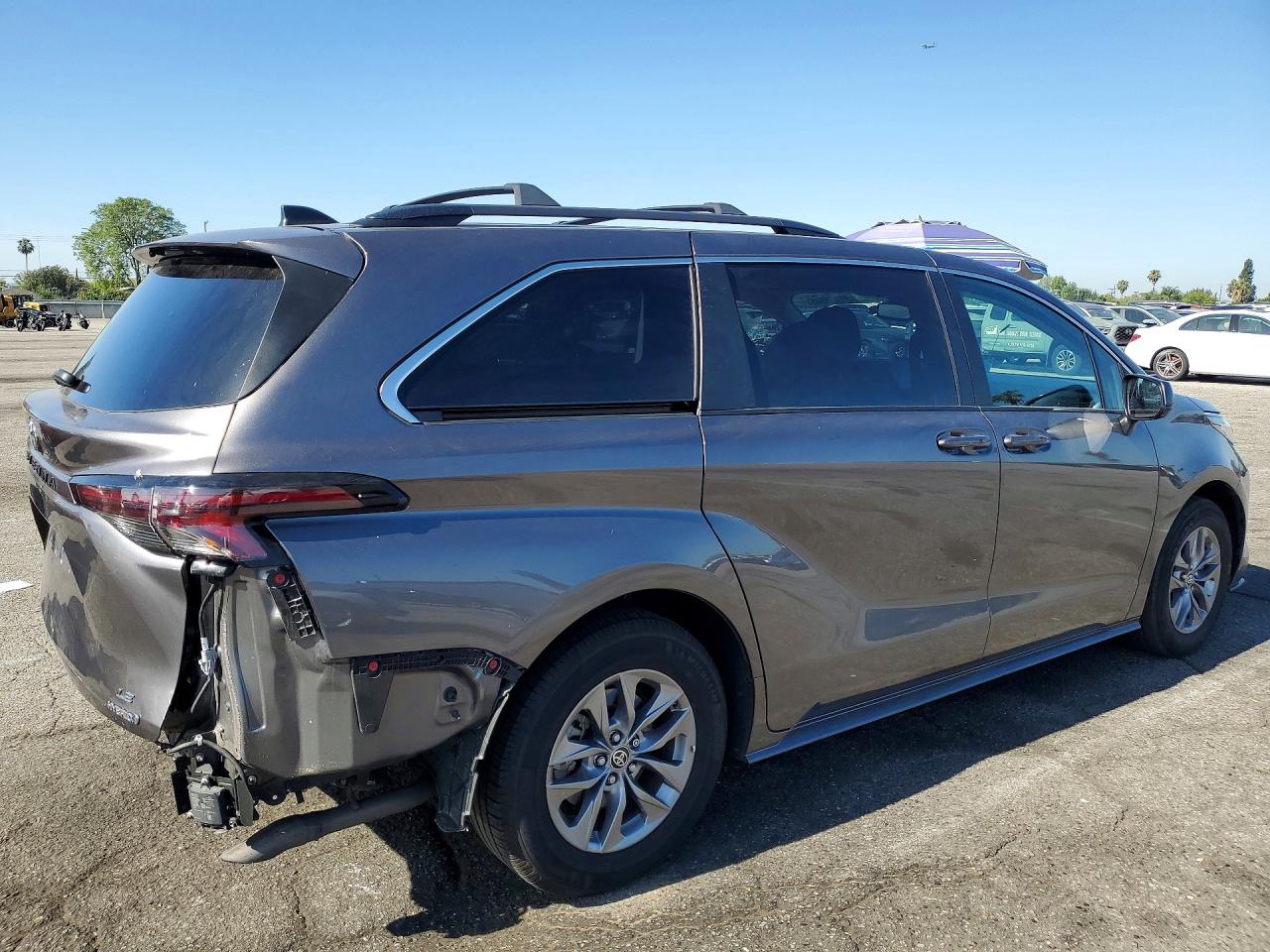 2023 TOYOTA SIENNA LE — снимка 3