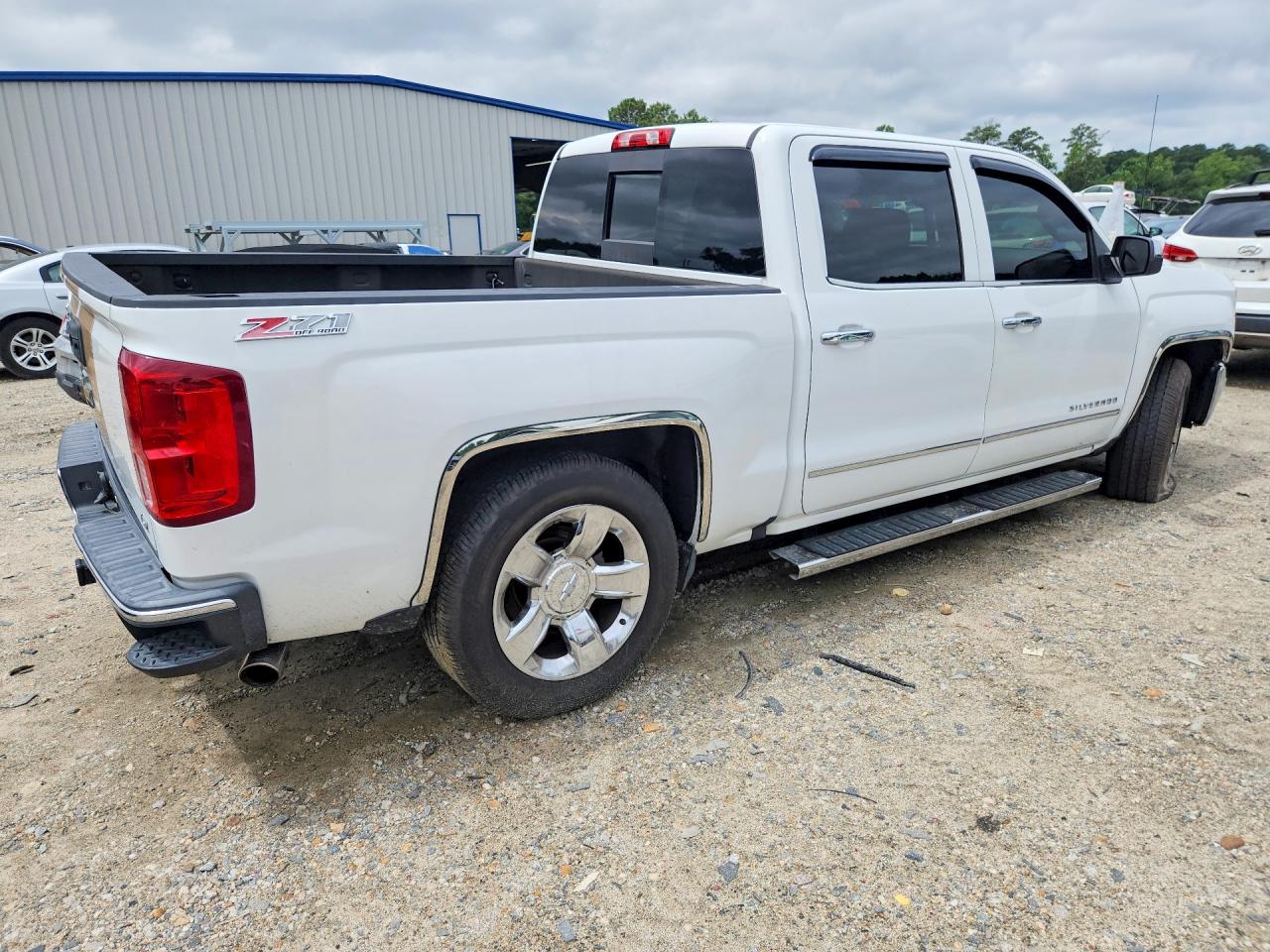 2017 CHEVROLET SILVERADO C1500 LTZ — снимка 3