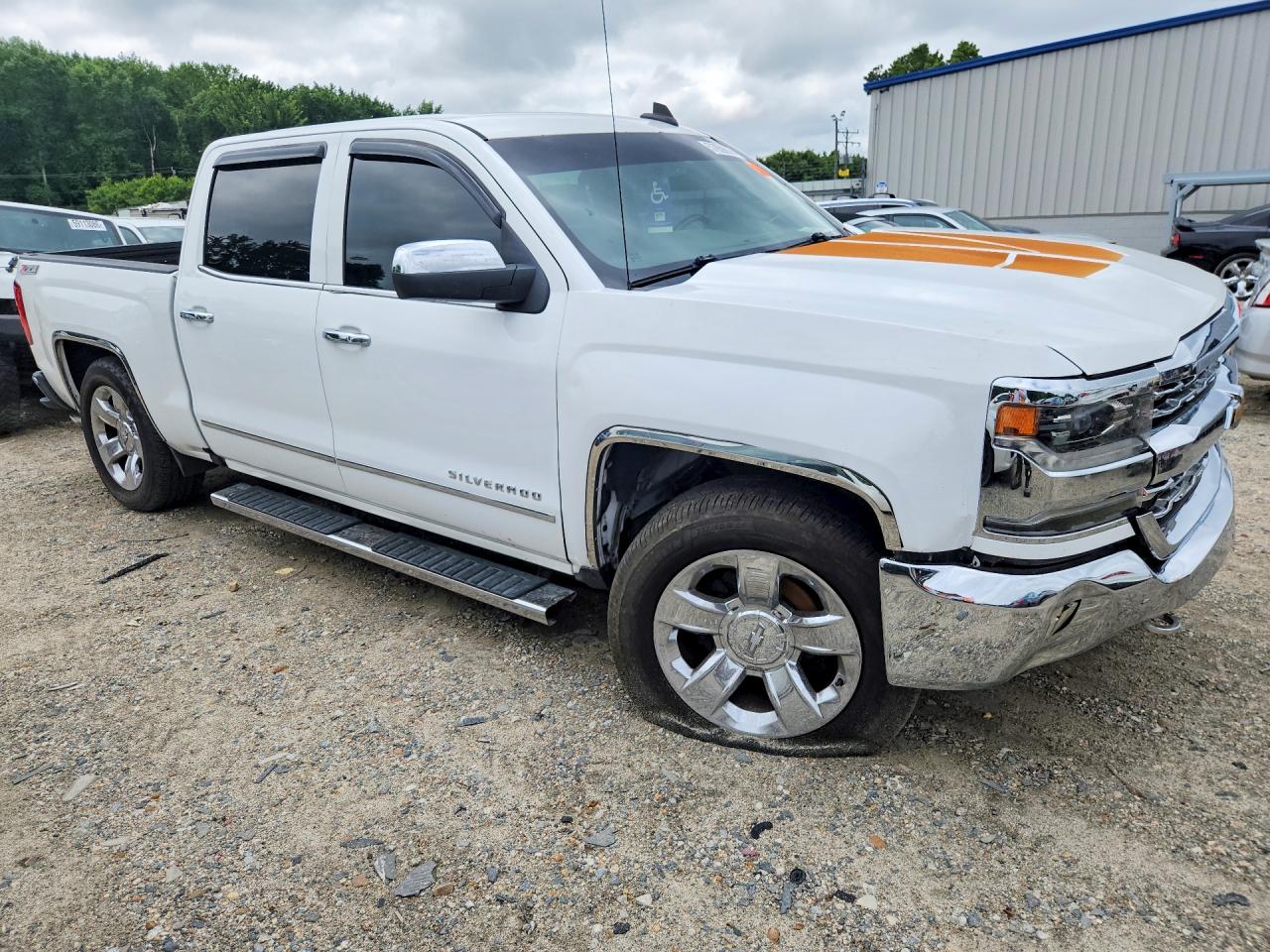 2017 CHEVROLET SILVERADO C1500 LTZ — снимка 4