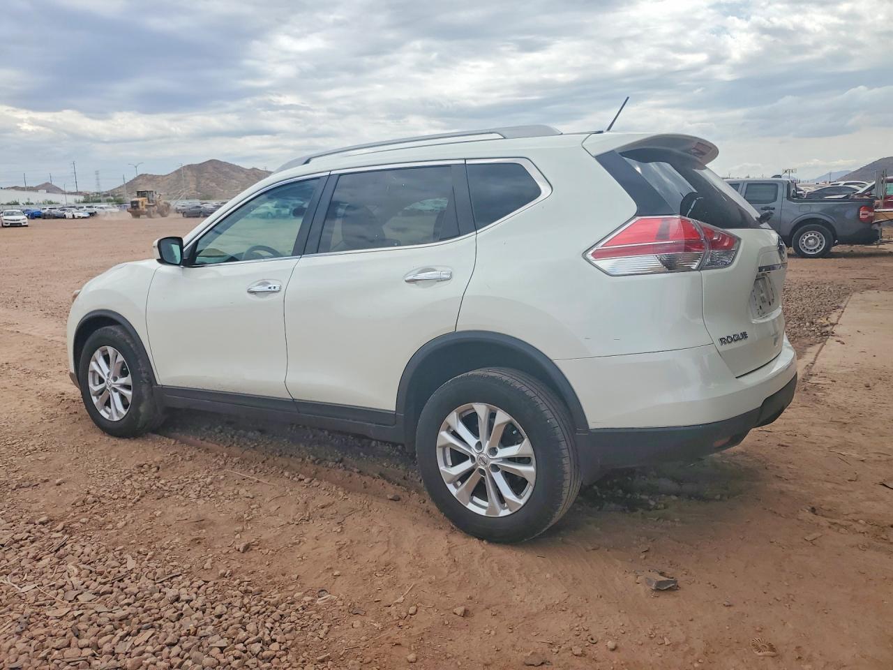 2016 NISSAN ROGUE SV — снимка 2