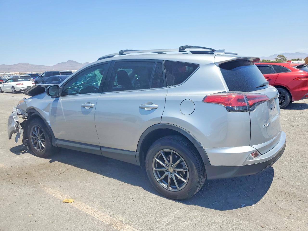 2018 TOYOTA RAV4 LE — снимка 2