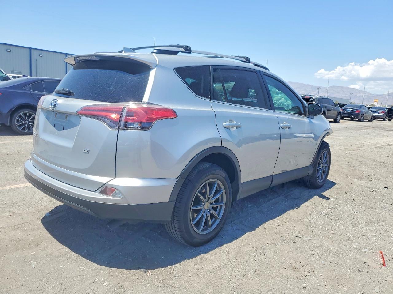 2018 TOYOTA RAV4 LE — снимка 3