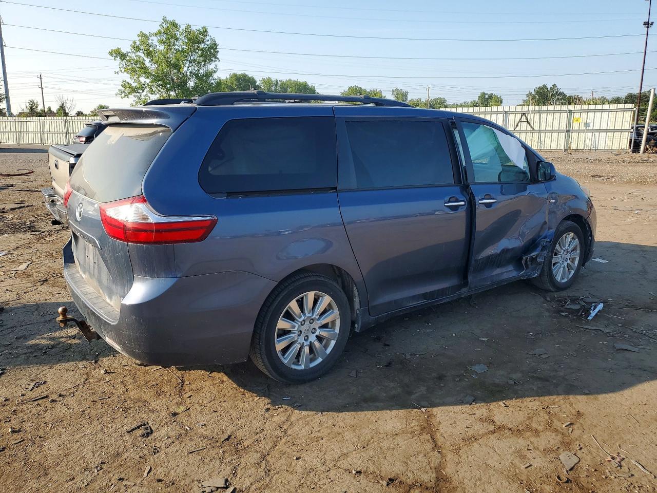 2017 TOYOTA SIENNA XLE 7-PASSENGER — снимка 3