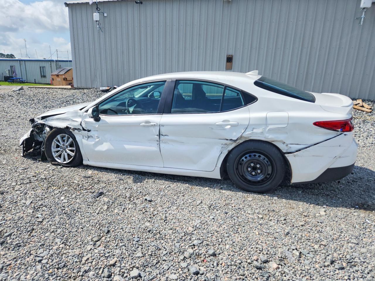 2025 TOYOTA CAMRY LE — снимка 2