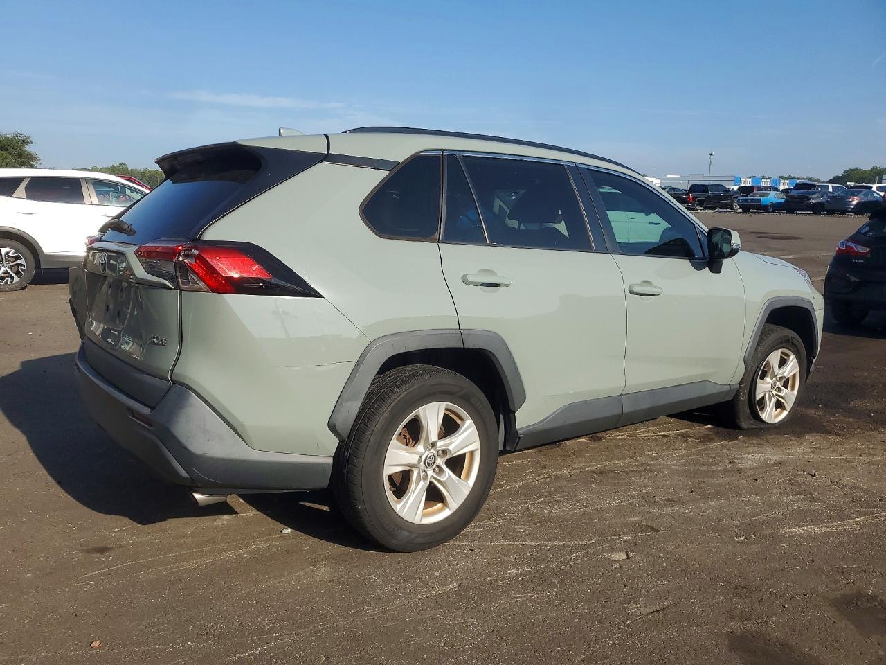 2021 TOYOTA RAV4 XLE — снимка 3