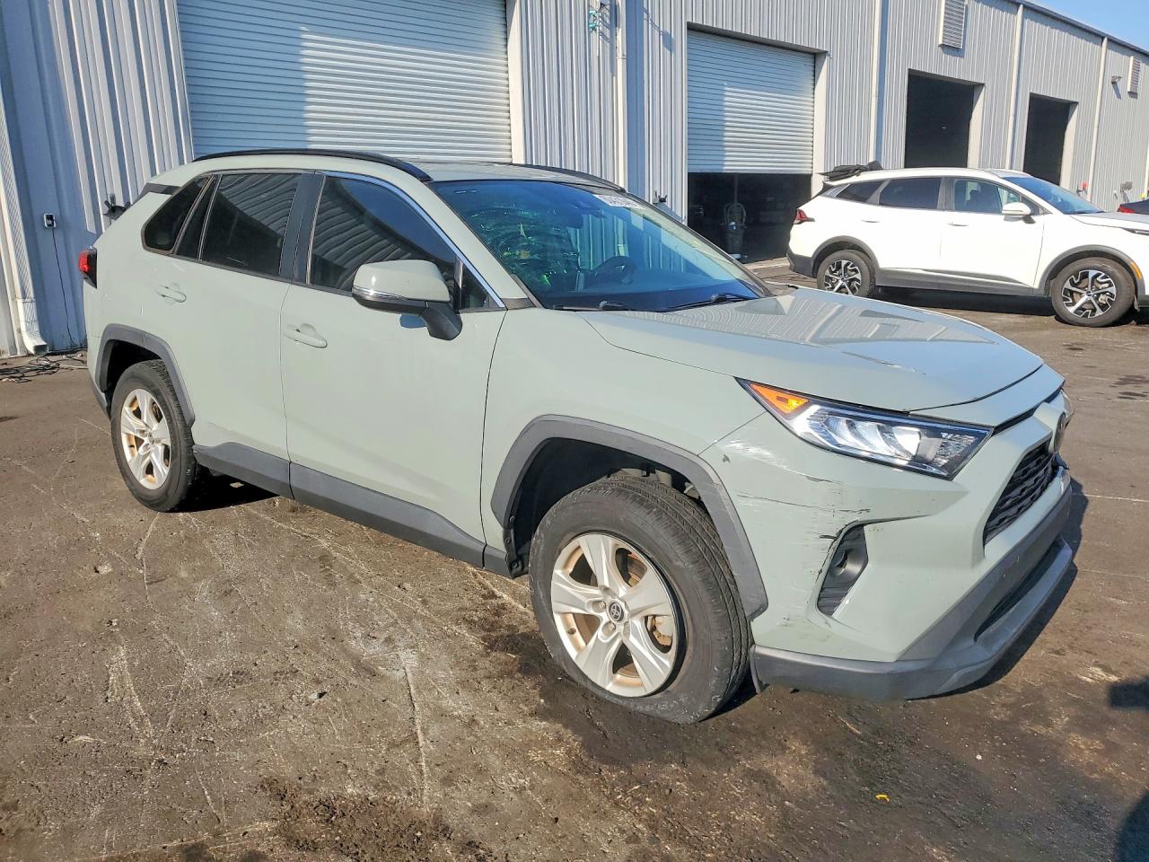 2021 TOYOTA RAV4 XLE — снимка 4