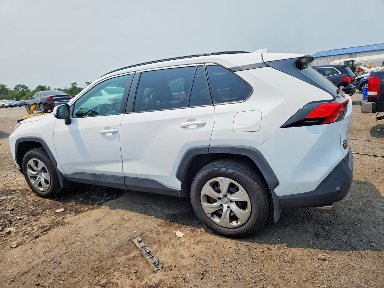 2020 TOYOTA RAV4 LE — снимка 2