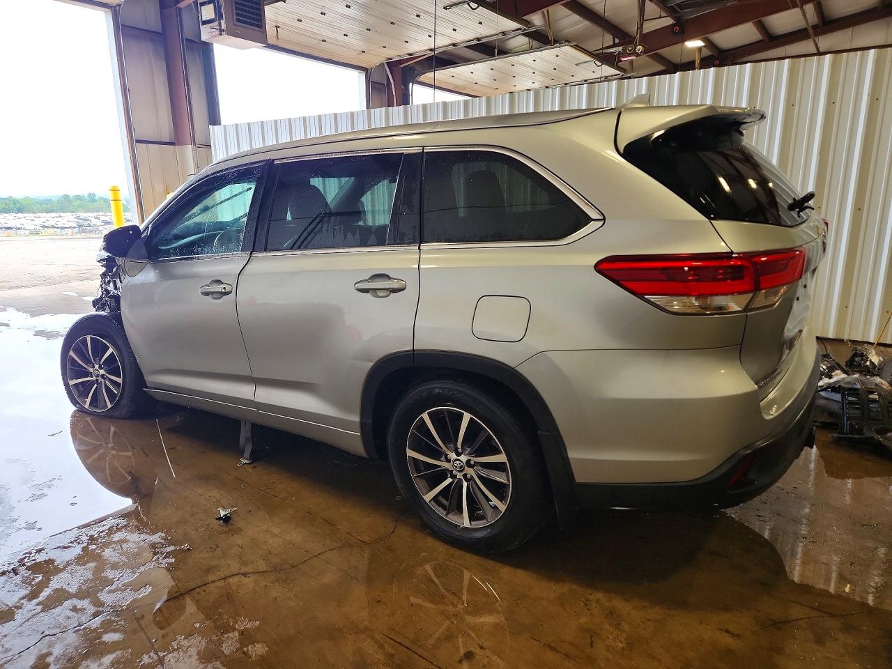 2017 TOYOTA HIGHLANDER XLE — снимка 2