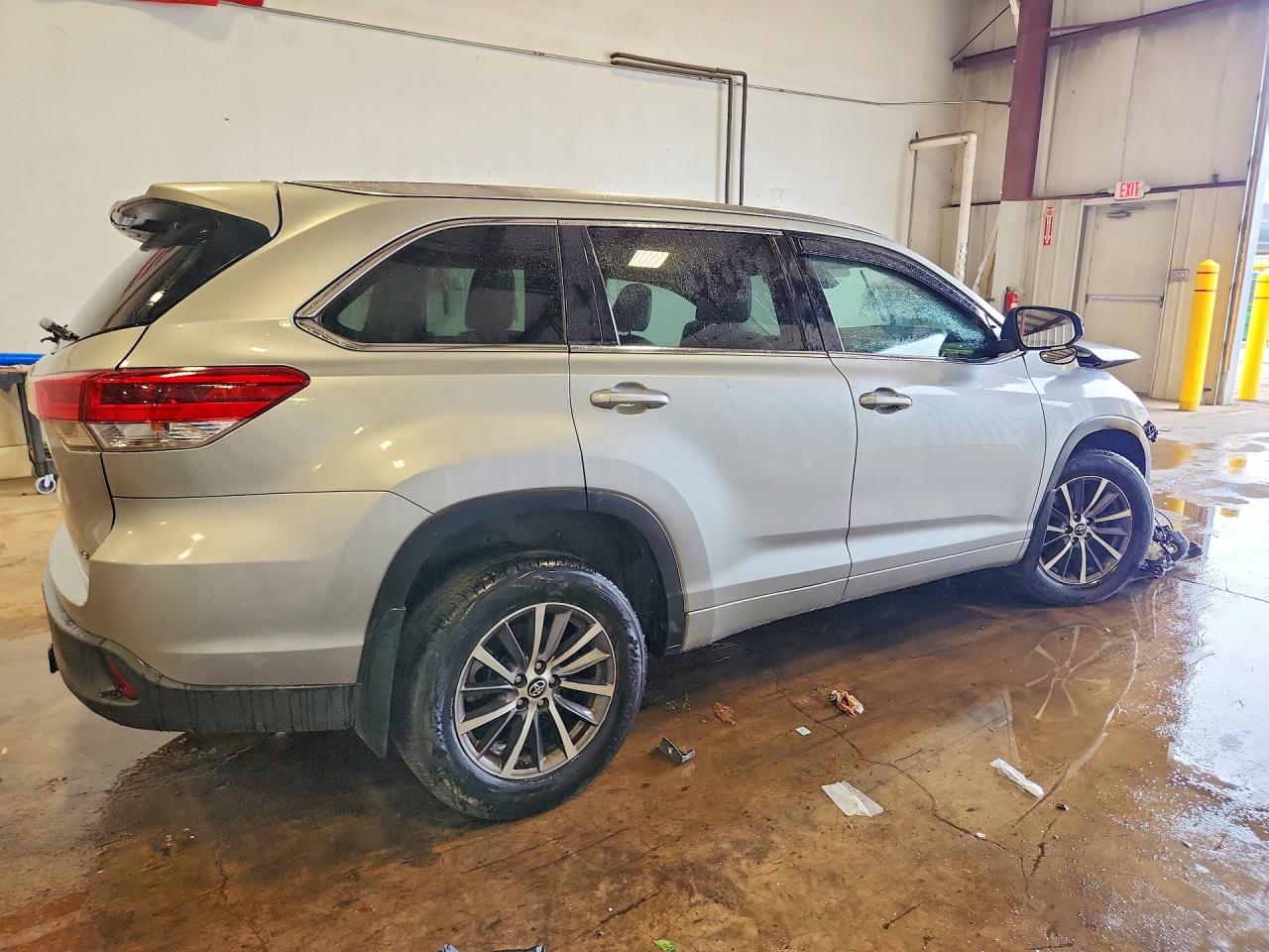 2017 TOYOTA HIGHLANDER XLE — снимка 3