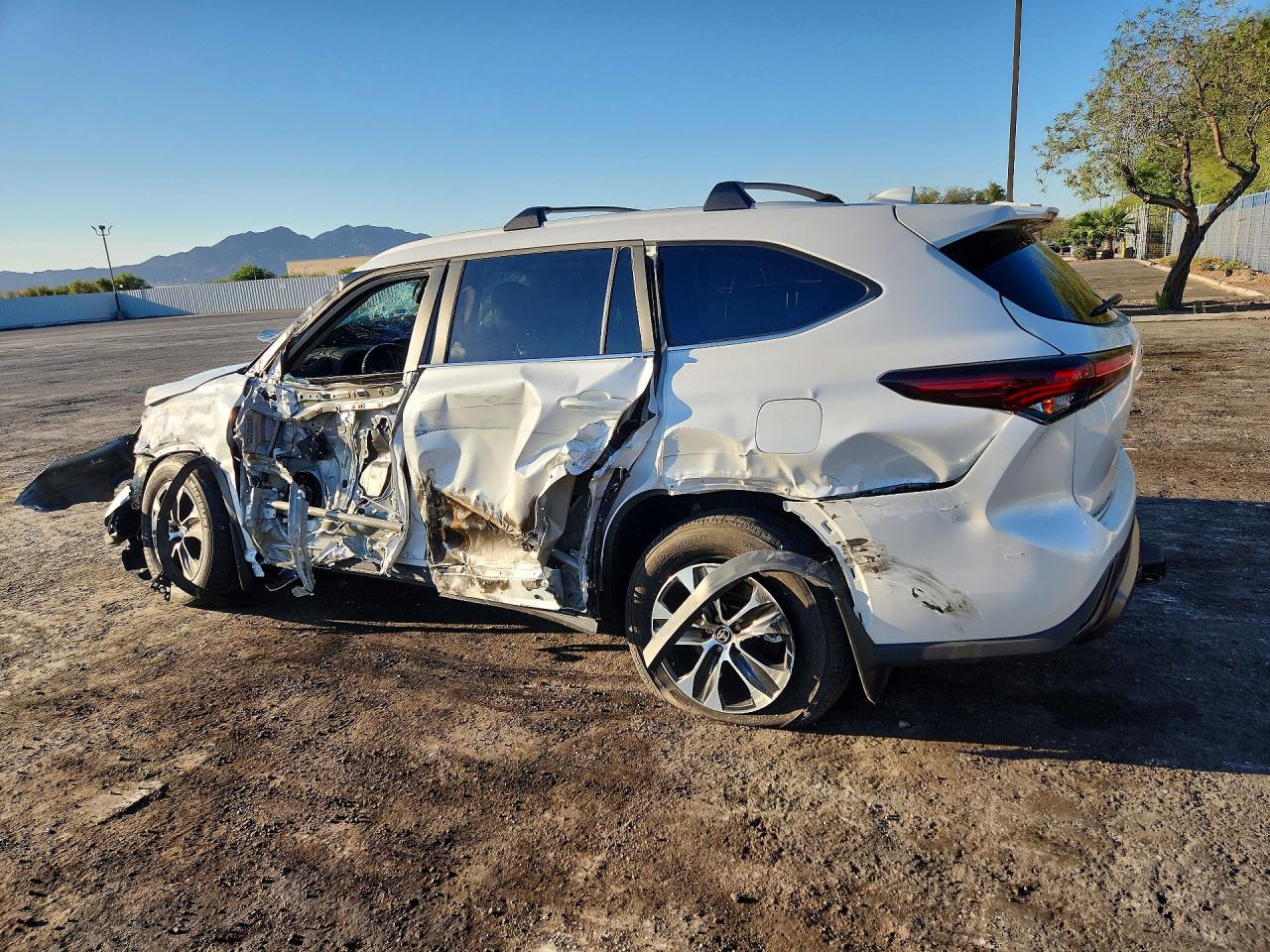 2026 TOYOTA HIGHLANDER XLE — снимка 2