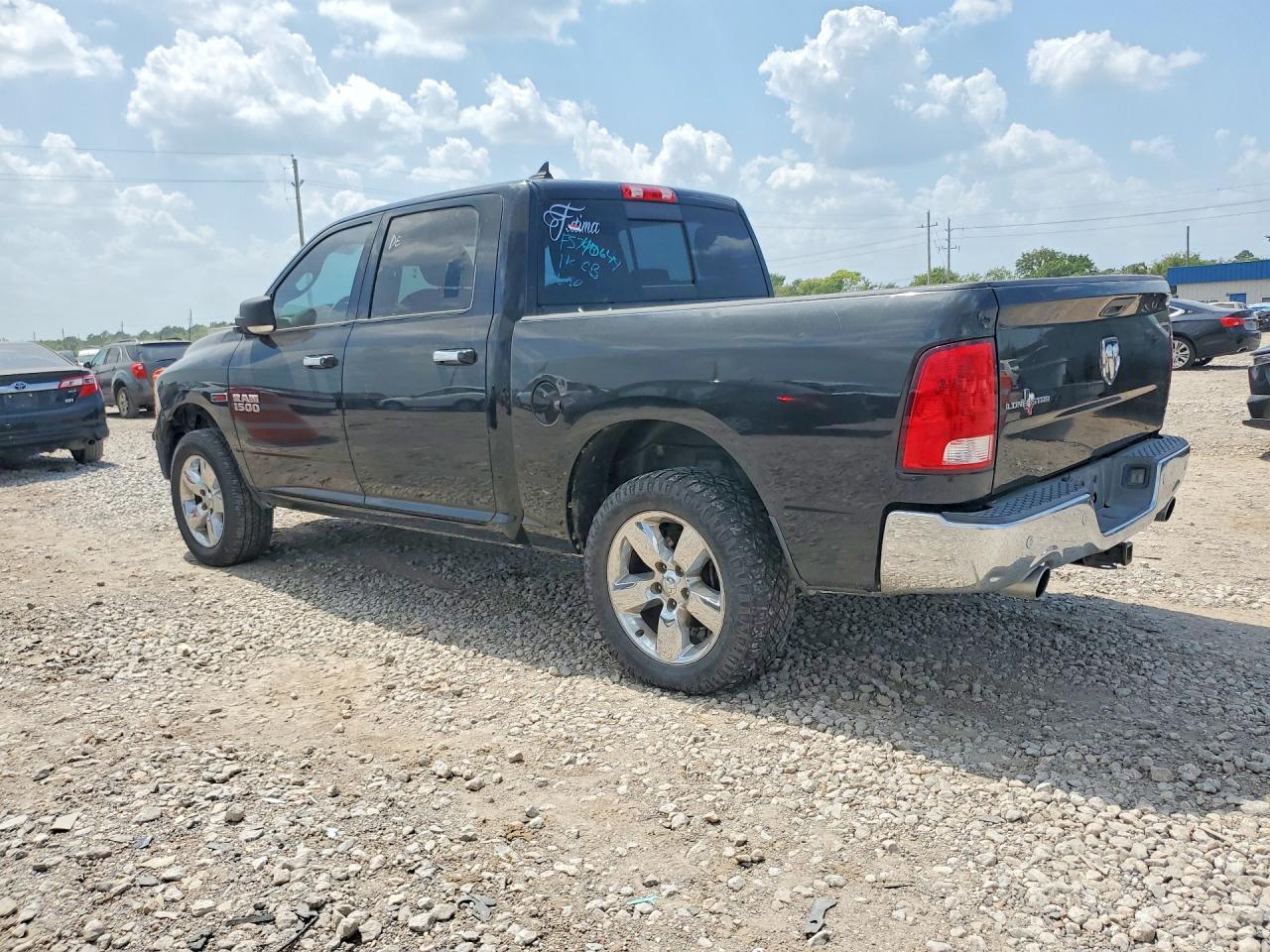 2015 RAM 1500 SLT — снимка 2