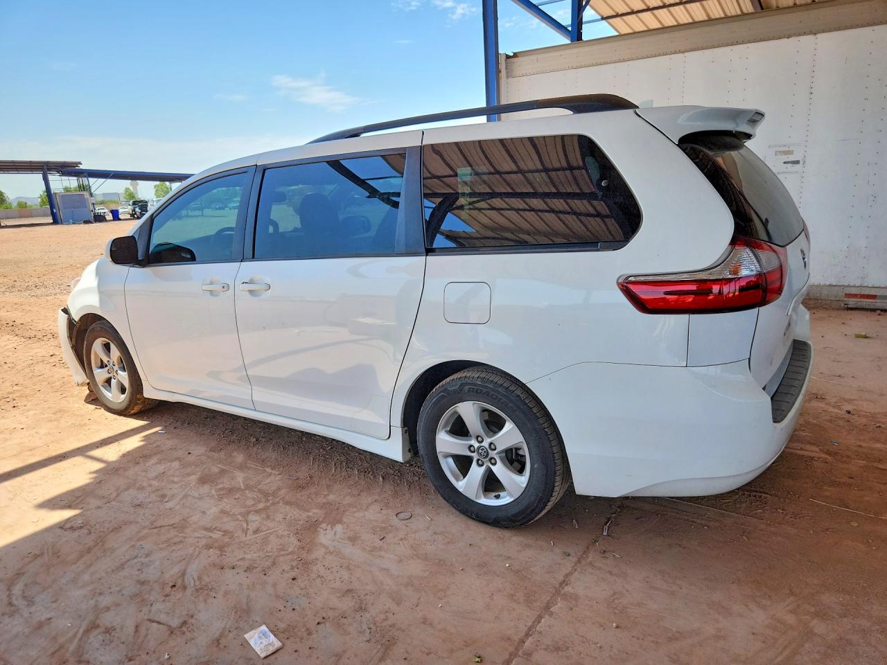 2019 TOYOTA SIENNA LE — снимка 2