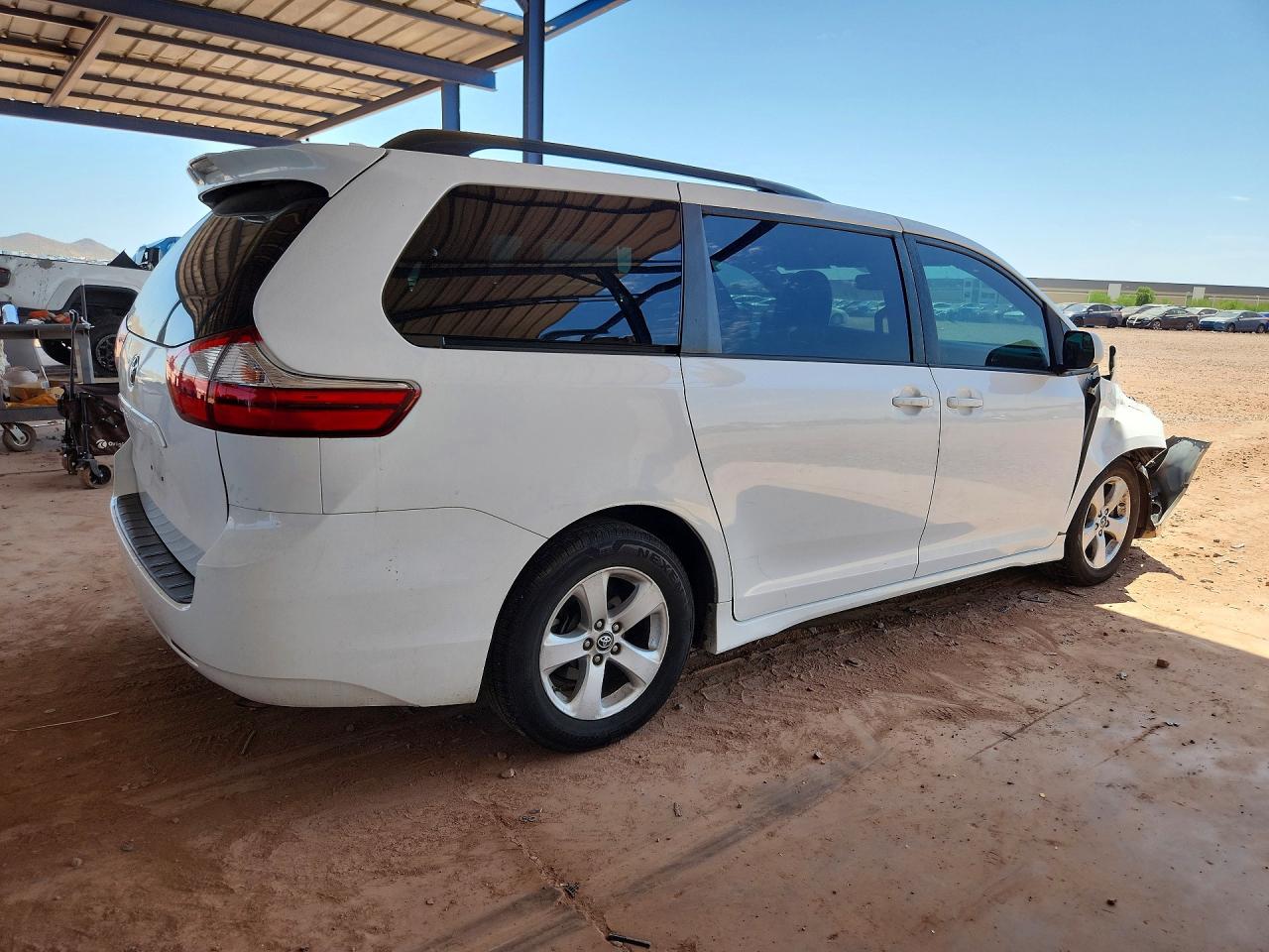 2019 TOYOTA SIENNA LE — снимка 3