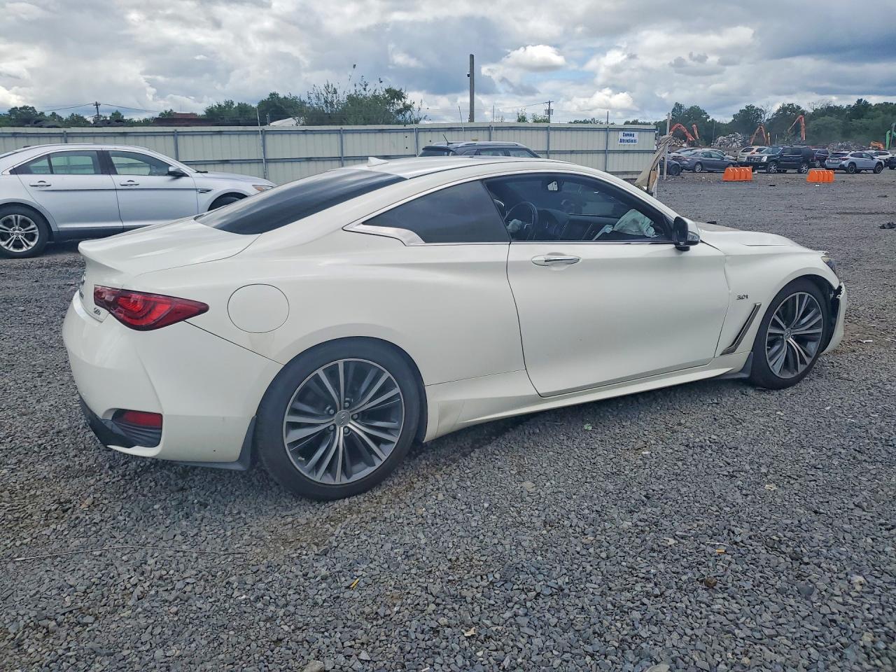 2019 INFINITI Q60 3.0T LUXE — снимка 3